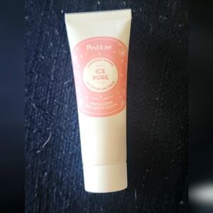Facial Scrub by polaar